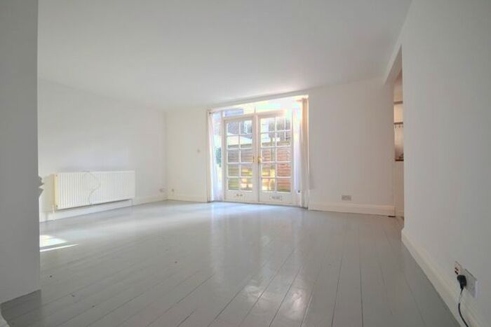 2 Bedroom Flat To Rent In Essendine Road, London, W9