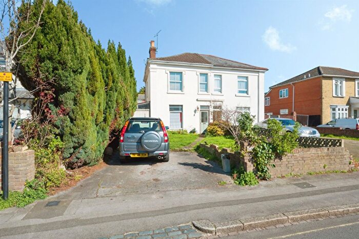 3 Bedroom Semi Detached House For Sale In Millbrook Road East, Southampton, SO15