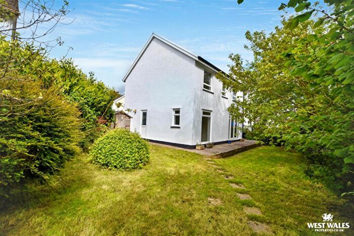 4 Bedroom Link Detached House For Sale In Llangwm, SA62