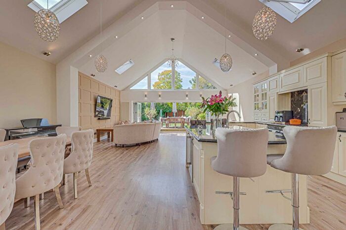 5 Bedroom Detached House For Sale In High Road, Benfleet, SS7