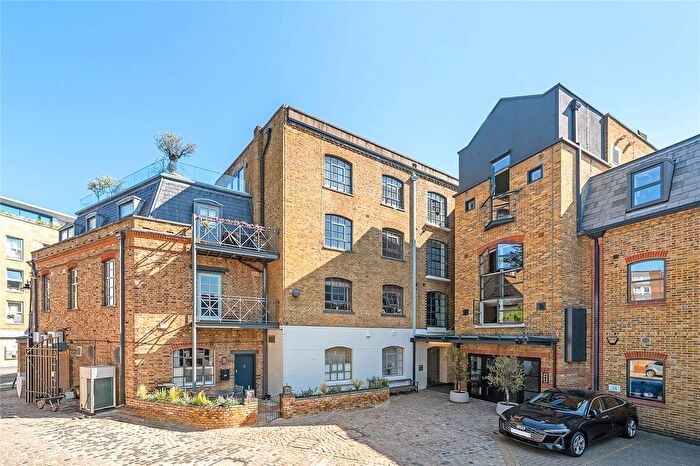 2 Bedroom Flat For Sale In Battersea Square, Battersea, SW11