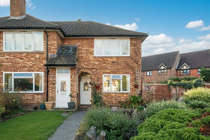 2 Bedroom Flat For Sale In Trevor Close, Isleworth, TW7