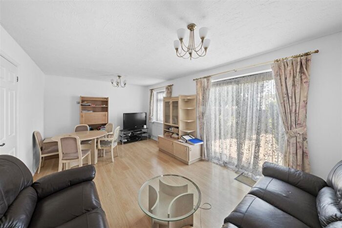 3 Bedroom Terraced House For Sale In Regents Close, Hayes, UB4