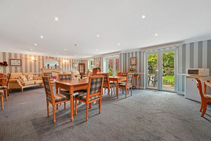 1 Bedroom Flat For Sale In Horn Lane, London, W3