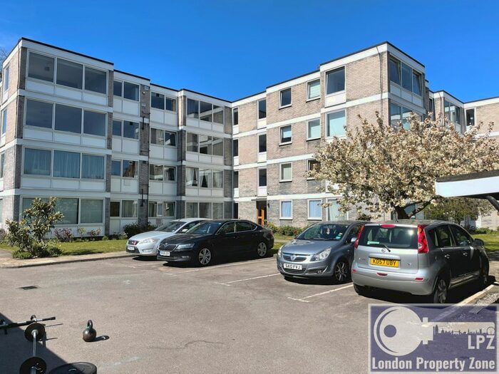 2 Bedroom Flat To Rent In Queens Ride, Barnes, London, SW13