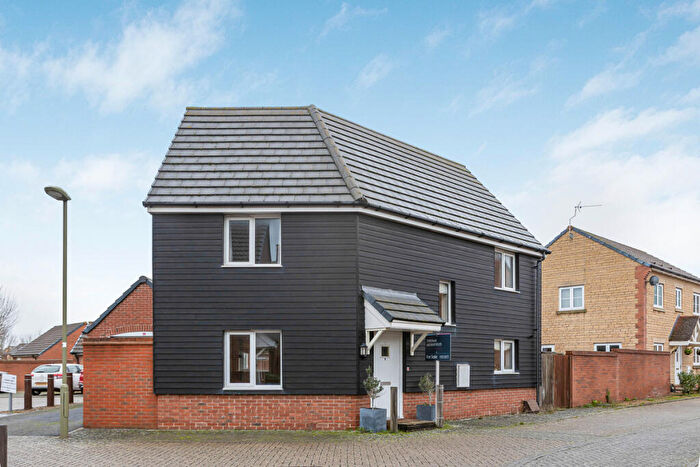 3 Bedroom Detached House For Sale In Hawthorn Place, Didcot, OX11