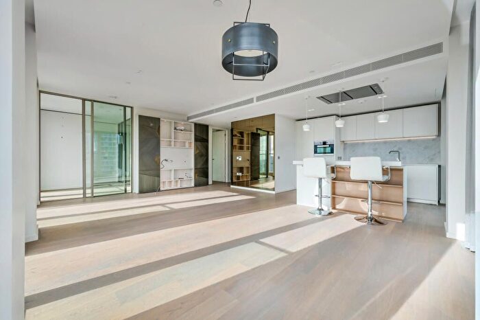 2 Bedroom Flat To Rent In Southbank Tower, Upper Ground, London, SE1