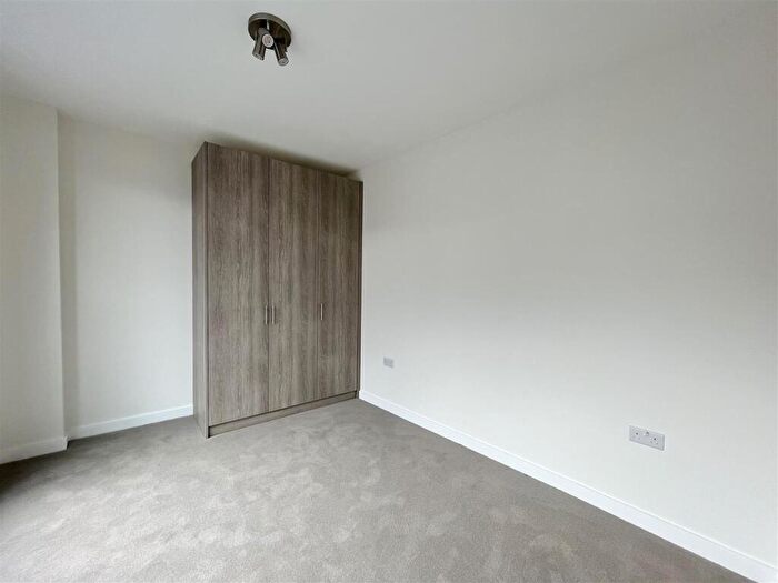 2 Bedroom Flat To Rent In Frobisher Road, London, N8