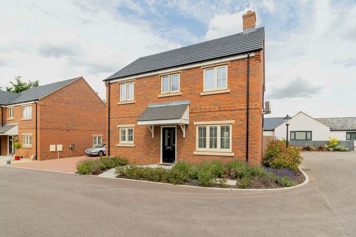 4 Bedroom Detached House For Sale In Wavendon Lodge Mews, Wavendon, Milton Keynes, MK17