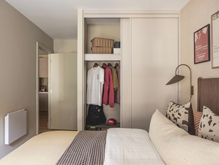 2 Bedroom Flat To Rent In Momento, Staines-Upon-Thames, TW18