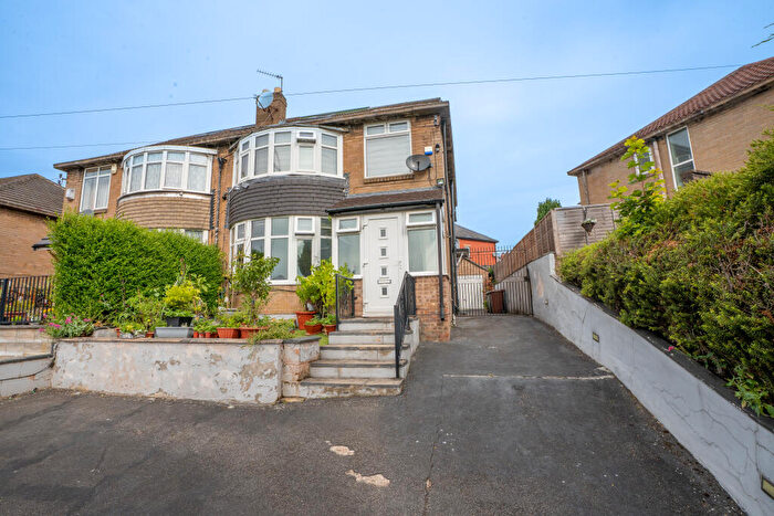 5 Bedroom Semi-Detached House For Sale In Easterly Road, Leeds, LS8