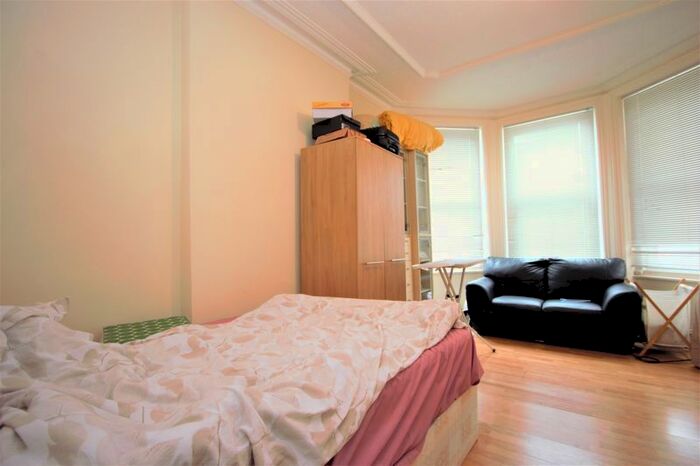 Studio To Rent In Palmerston Crescent, London, N13
