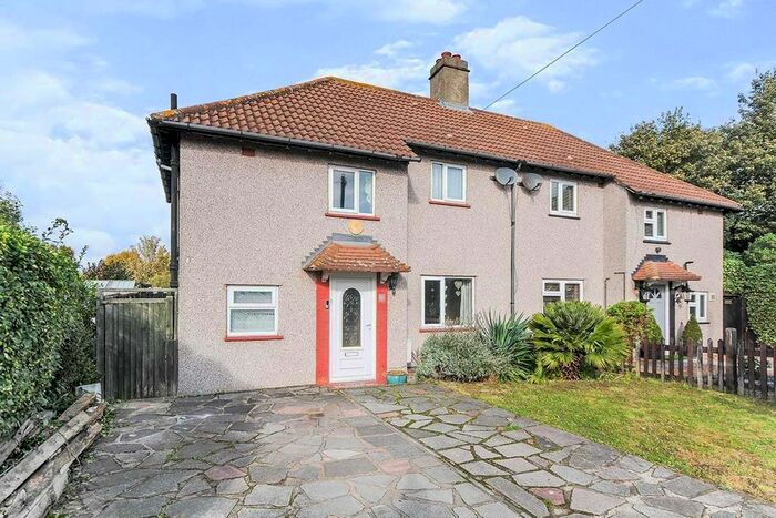 4 Bedroom Semi-Detached House To Rent In Horsfeld Gardens, London, SE9