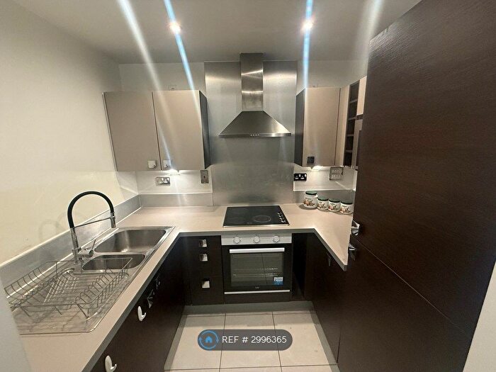 1 Bedroom Flat To Rent In Neutron Tower, London, E14