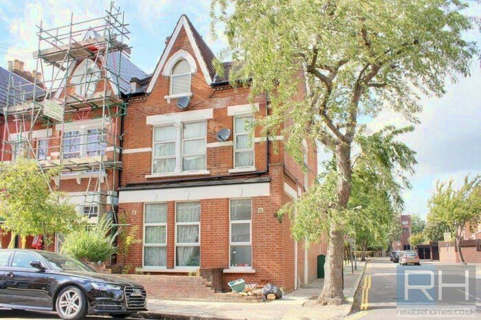 Studio To Rent In Fairbridge Road, London, N19