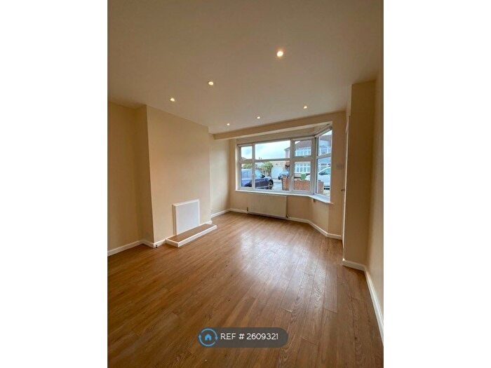 3 Bedroom Terraced House To Rent In Radnor Avenue, Welling, DA16