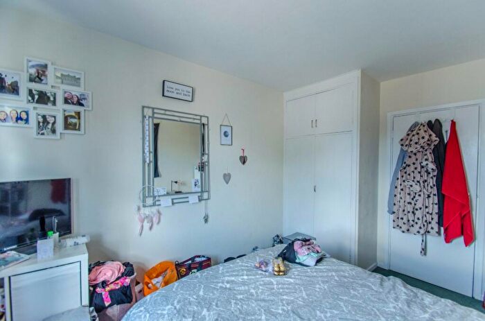 2 Bedroom Flat For Sale In Cannon House, Queen Street, Hitchin, Hertfordshire, SG4