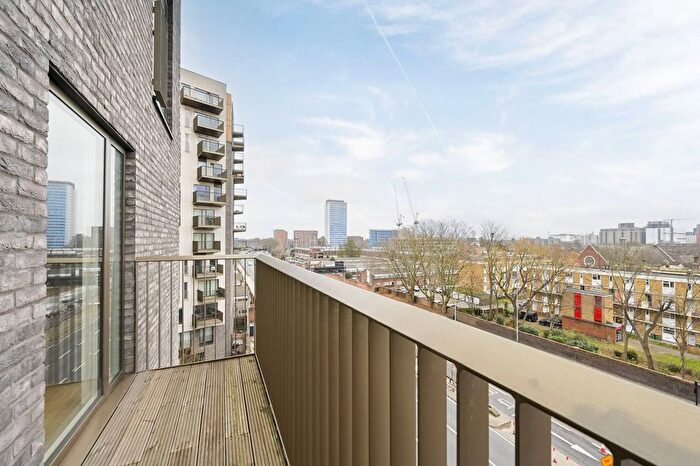 2 Bedroom Flat To Rent In Maud Street, Canning Town, London, E16