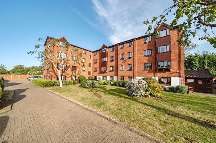 2 Bedroom Flat For Sale In Burnham Gardens, Croydon, CR0