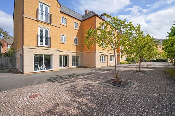 2 Bedroom Flat For Sale In Priory Mill Lane, Witney, OX28