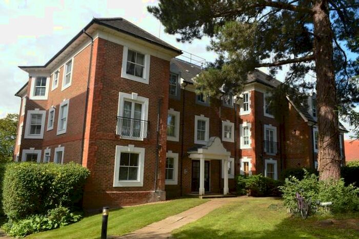 2 Bedroom Flat To Rent In Woodside Avenue, Woodside Park, North Finchley, London, N12