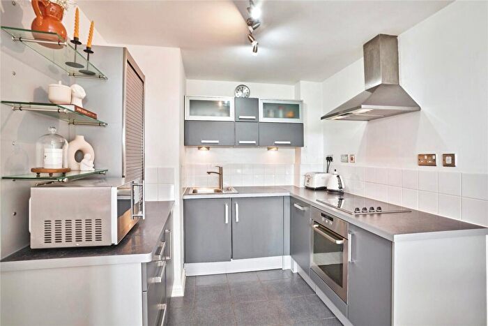 1 Bedroom Flat For Sale In Throwley Way, Sutton, Surrey, SM1