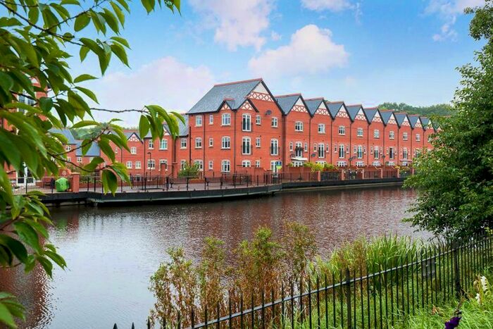 2 Bedroom Flat To Rent In Gardinar Close, Standish, Wigan, WN1