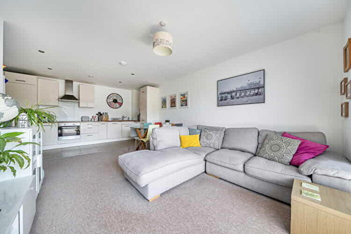 2 Bedroom Flat For Sale In Russell Square, Horley, Surrey, RH6