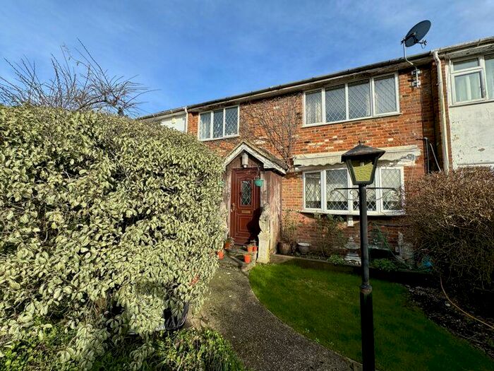 3 Bedroom Cottage For Sale In Wooburn Green - Kiln Lane, HP10