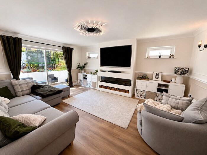4 Bedroom Detached House For Sale In Oak Tree Drive, Newton Abbot, TQ12