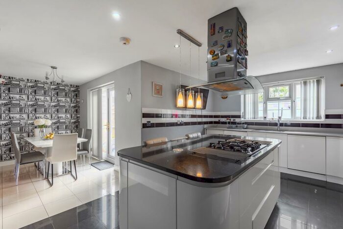 6 Bedroom Semi-Detached House To Rent In Lockheart Crescent, East Oxford, OX4