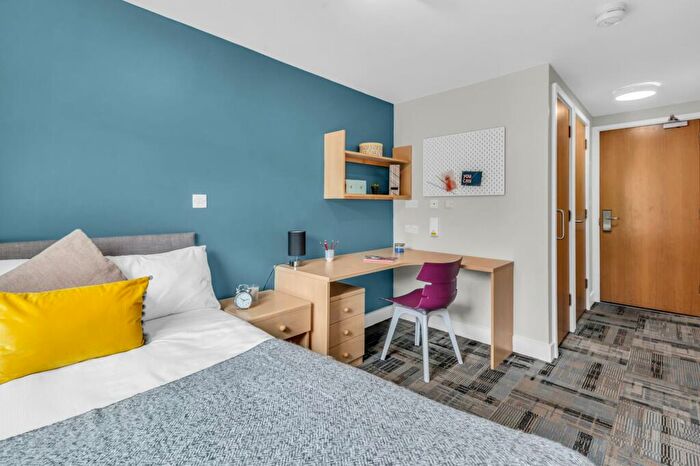 1 Bedroom Private Hall To Rent In Burley Road, Leeds, LS3