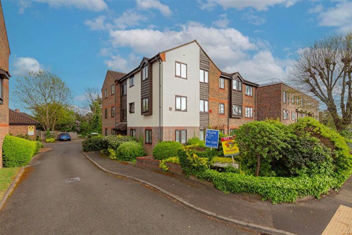 2 Bedroom Flat For Sale In Marchside Close, Heston, Hounslow, TW5
