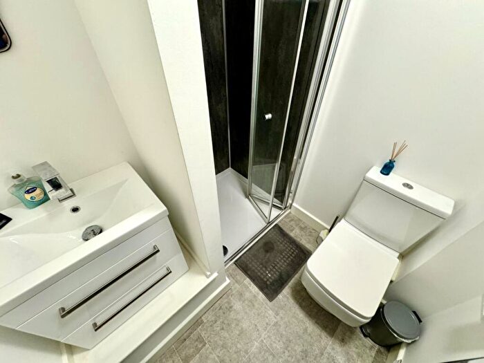 3 Bedroom Semi-Detached House For Sale In Westcliffe Road, Cleckheaton, BD19