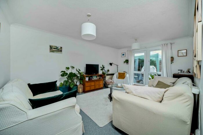 2 Bedroom Apartment To Rent In Milborne Street, Hackney, E9