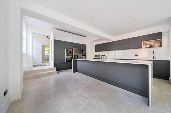 5 Bedroom House For Sale In Knatchbull Road, London, SE5