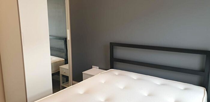 1 Bedroom Flat To Rent In Flat, Monks Road - Bed, LN2