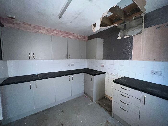 5 Bedroom Semi-detached House For Sale In Dawson Street, Walsall, WS3