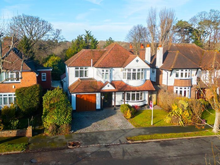 4 Bedroom Detached House For Sale In Blacksmiths Hill, Sanderstead, South Croydon, CR2