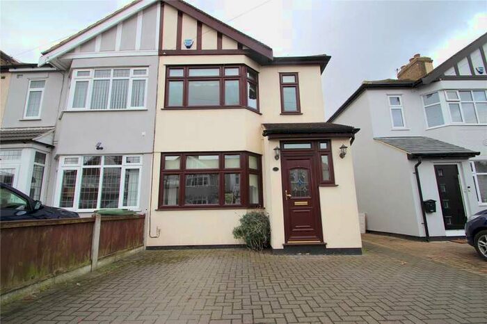 3 Bedroom End Of Terrace House To Rent In Cherry Tree Close, Rainham, Essex, RM13