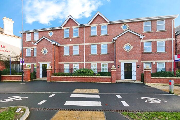 2 Bedroom Flat For Sale In Barbican Road, York, North Yorkshire, YO10