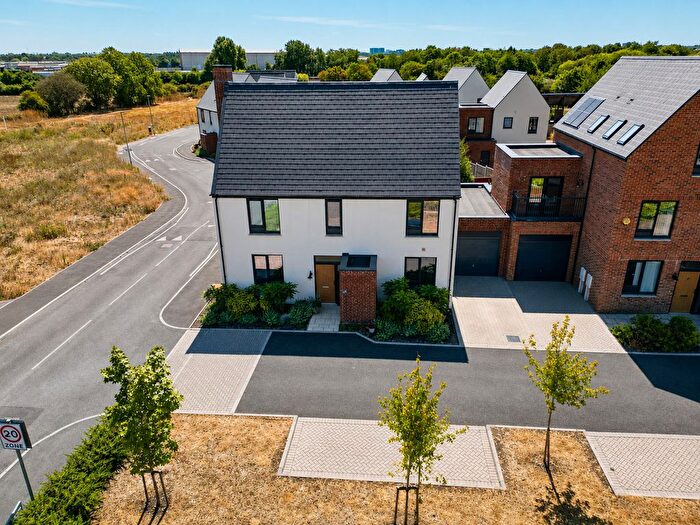 4 Bedroom Detached House For Sale In College Gardens, Rochford, SS4