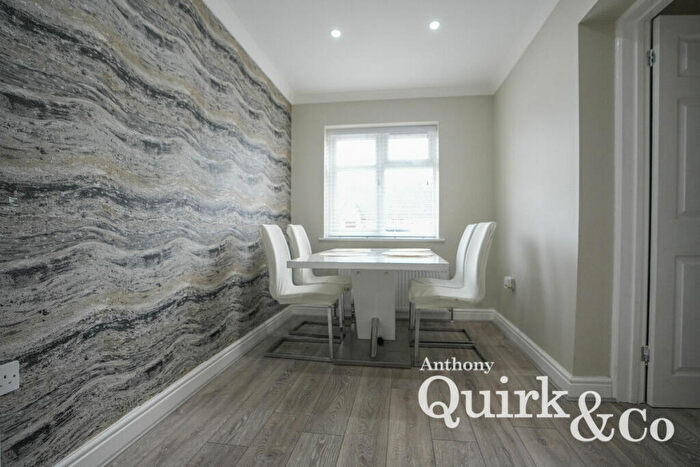 2 Bedroom Detached Bungalow For Sale In Tilburg Road, Canvey Island, SS8