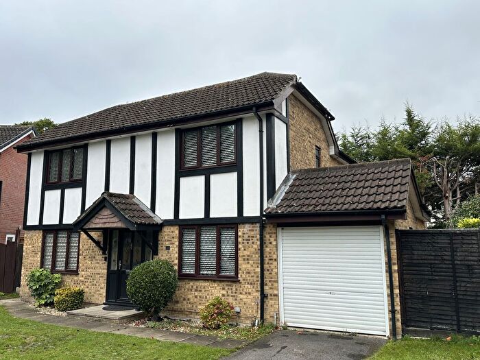 4 Bedroom Detached House To Rent In Nightingale Close, Farnborough, Hampshire, GU14
