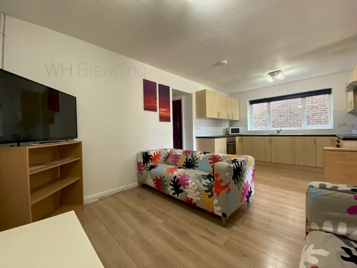 6 Bedroom House To Rent In Headcorn Drive, Canterbury, CT2