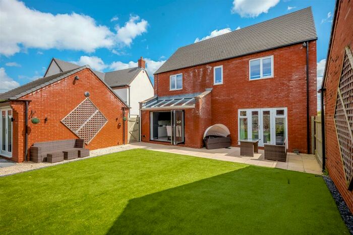 4 Bedroom Detached House For Sale In Gardiner Road, Kineton, Warwicks, CV35