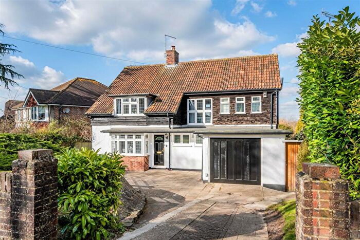 4 Bedroom Detached House For Sale In White Beam Way, Tadworth, KT20