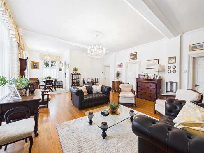 2 Bedroom Apartment For Sale In Dragoon Way, Christchurch, Dorset, BH23