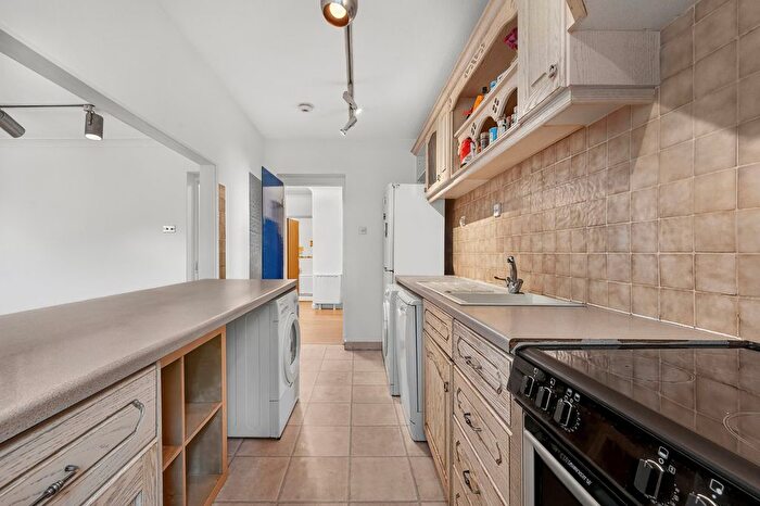 2 Bedroom Flat To Rent In West Hill, Putney, SW15