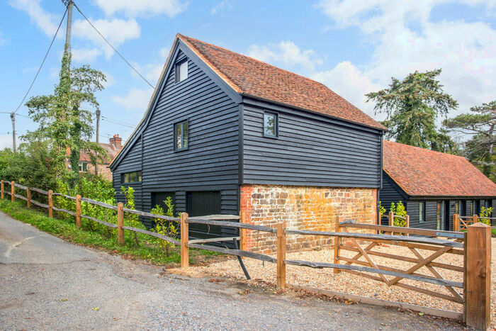 1 Bedroom Detached House For Sale In Guildford Road, Clemsfold, RH12